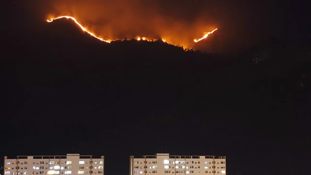 Cháy trên núi Cô Tiên, đưa 25 người cắm trại qua đêm xuống an toàn