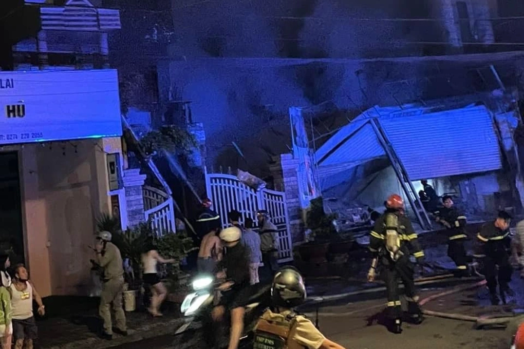 Cháy lớn ở Thuận An, toàn bộ cửa hàng rộng hơn 80m2 bị thiêu rụi