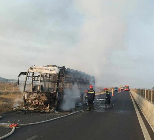 Xe giường nằm cháy trơ khung trên cao tốc Vĩnh Hảo – Phan Thiết