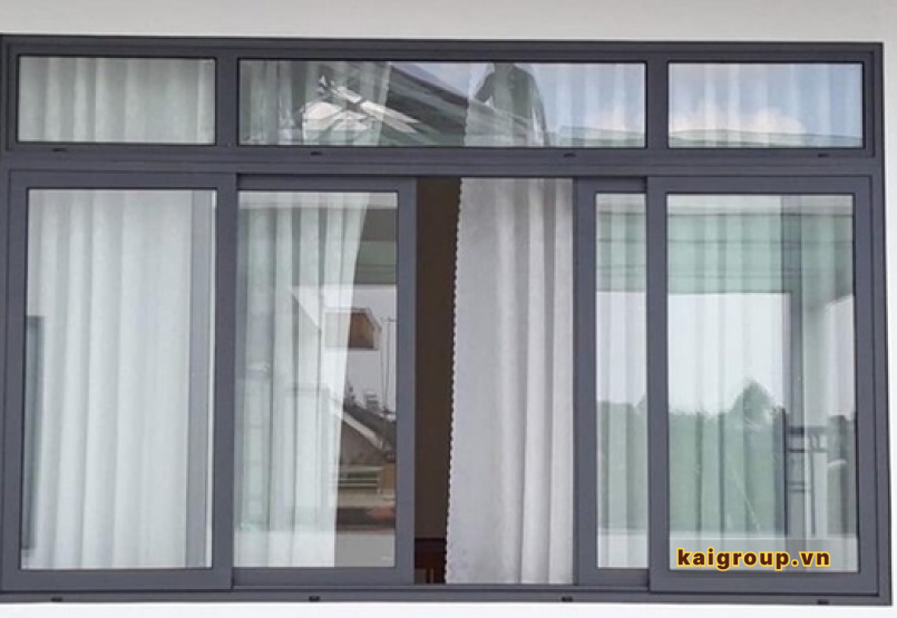 So sánh cửa sổ nhôm kính với cửa sổ gỗ 