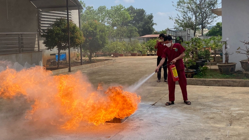 Bệnh viện Mắt Cao Nguyên huấn luyện nghiệp vụ phòng cháy, chữa cháy