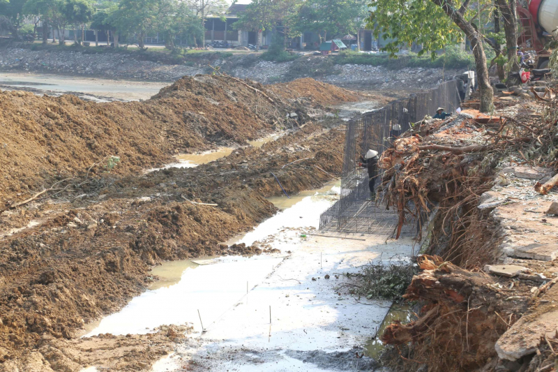 Xôn xao hình ảnh đổ bê tông “trộn lẫn với bùn” tại dự án hơn 70 tỷ đồng ở Hà Tĩnh